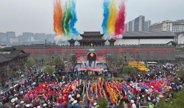 張家界元宵燈會(huì)盛大開(kāi)幕！